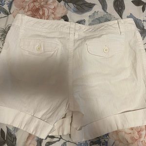 A.n.a size 10 mid size white cotton casual shorts